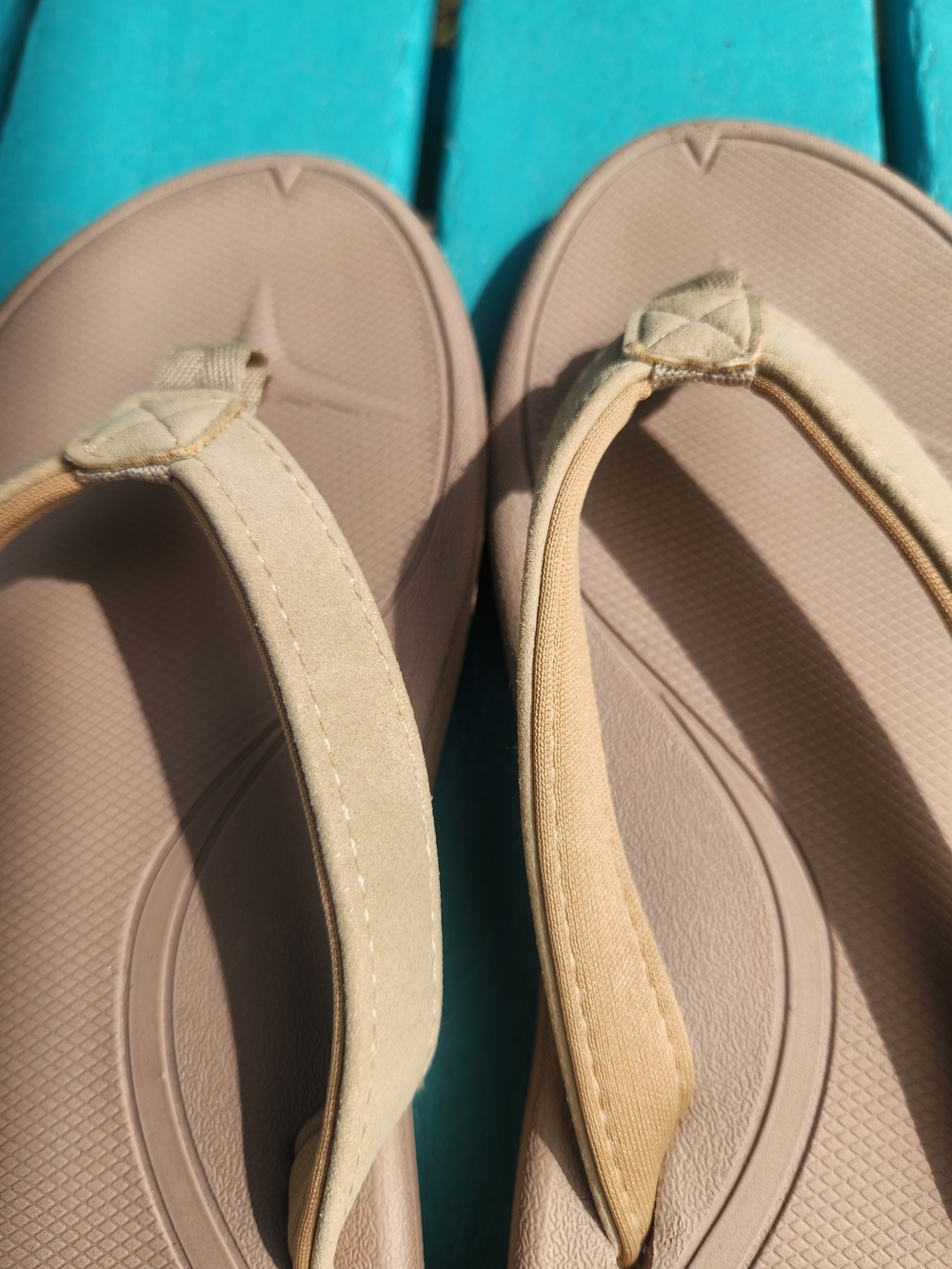 Women’s High Tide Flip Flops Size 7 Taupe Flip Flop Sandals - Picture 3 of 6